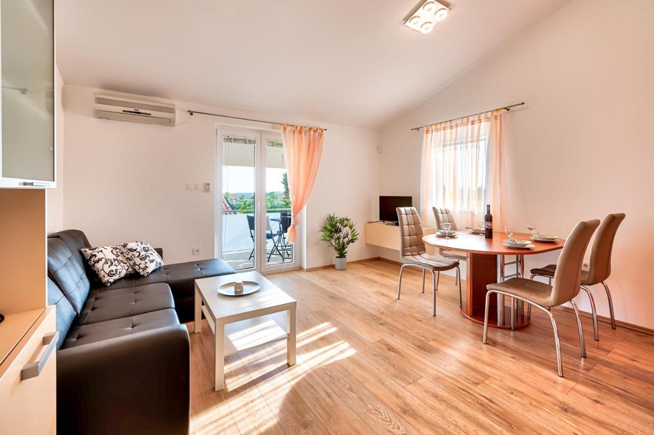 Lara Apartmán