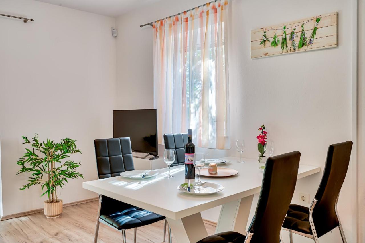 Lara Apartmán
