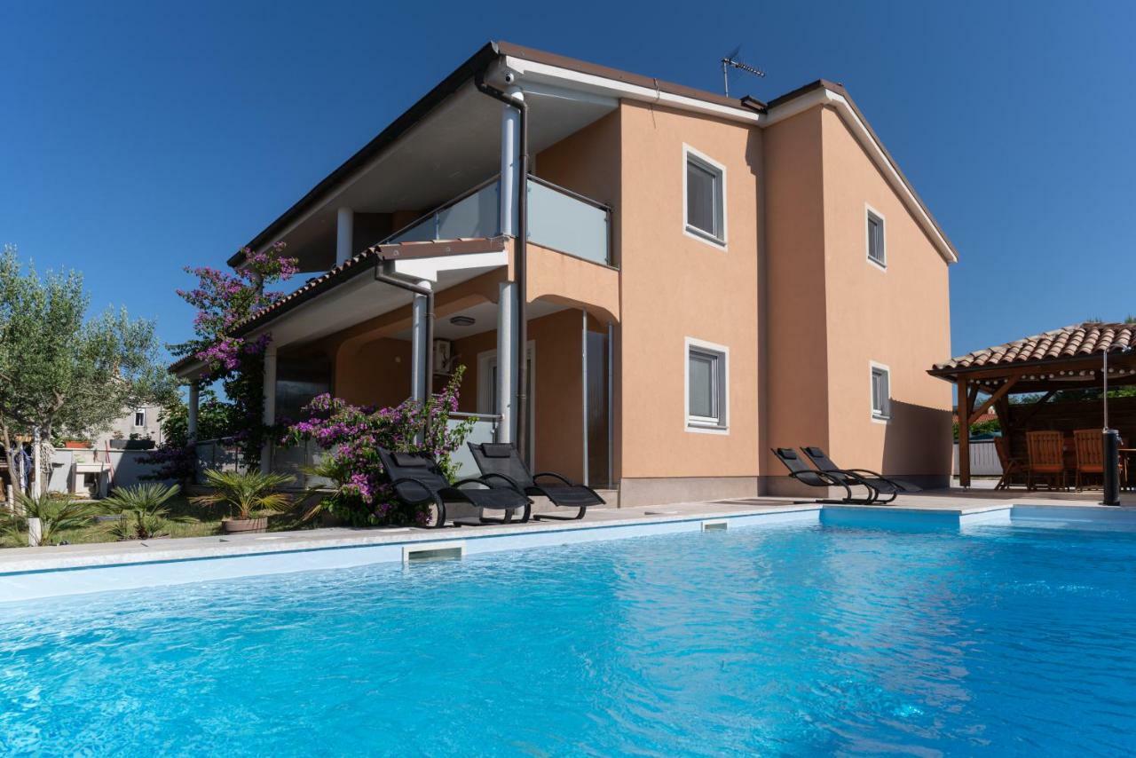 Lara Apartmán