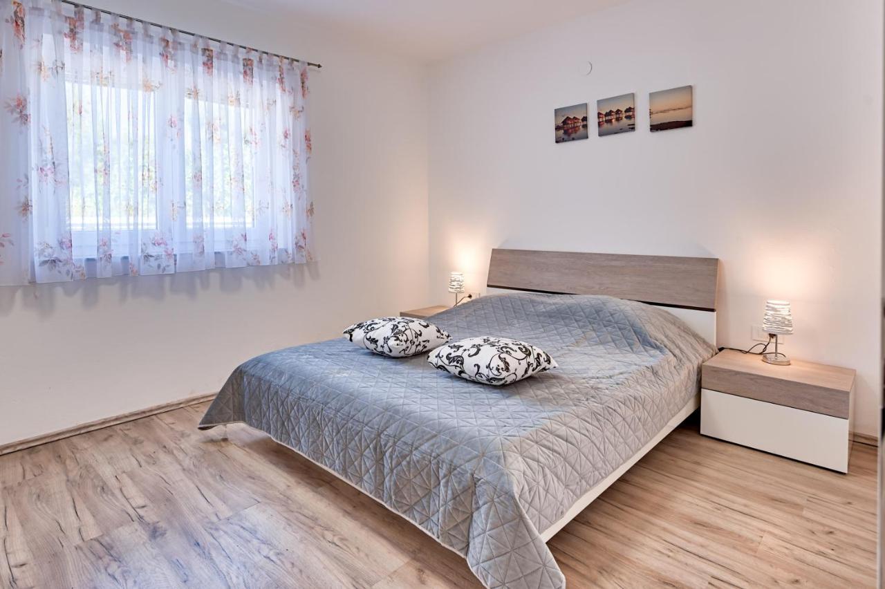 Apartment Lara