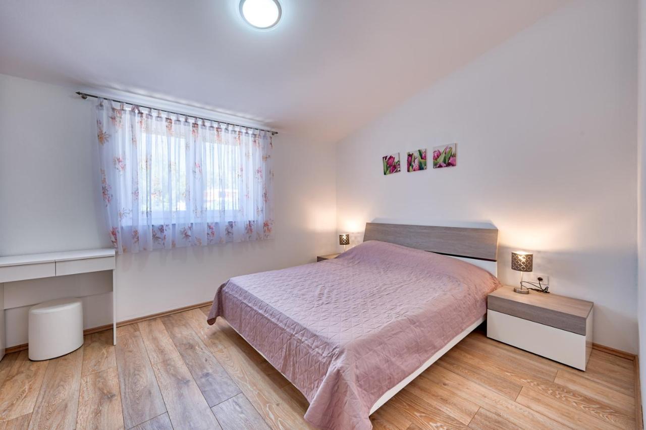 Lara Appartement *